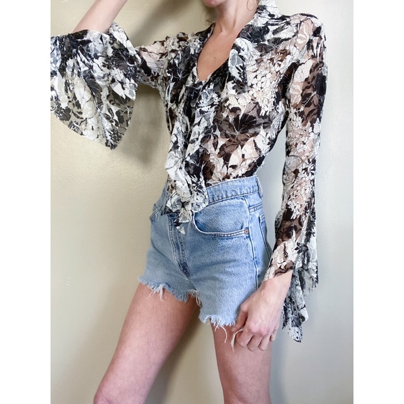 Vintage cache bell sleeve lace top - Picture 5 of 5